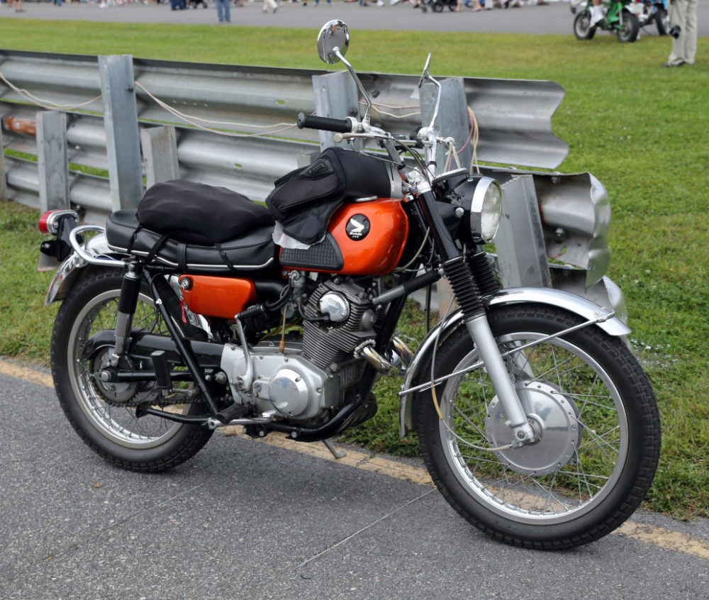 Honda_300_Scrambler_(CL77),_Lime_Rock