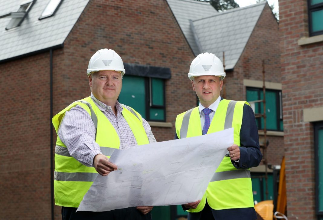 Pictured (L-R) are Aidan Flynn, Managing Director at Flynn, and Gary Barr, Relationship Director, Commercial Real Estate at Ulster Bank. Pictured (L-R) are Aidan Flynn, Managing Director at Flynn, and Gary Barr, Relationship Director, Commercial Real Estate at Ulster Bank.