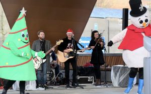 The Friendly Faces Christmas characters entertained the audiences and gifted lucky shoppers with some sweet treats during their visit to Ballymena.