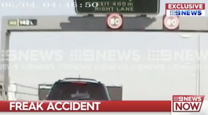 Heart-stopping moment a motorway sign came crashing down Heartstopping moment..