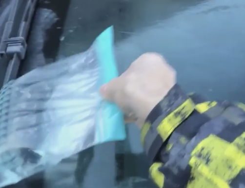 WATCH: clear your iced-up windscreen using warm water and a sandwich bag! Daniel Harris.