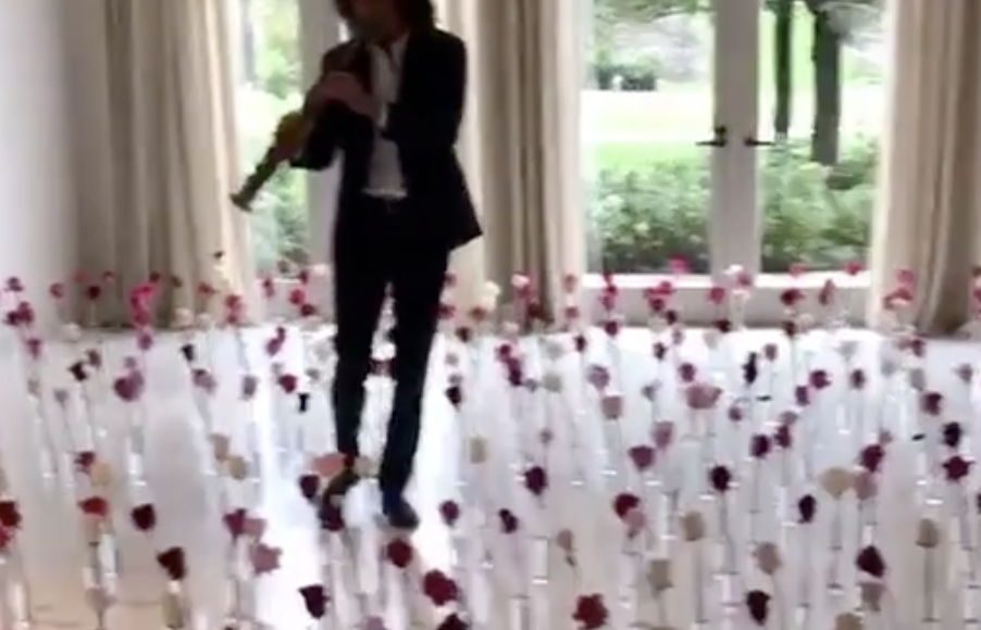 Kenny G and the room full of roses.