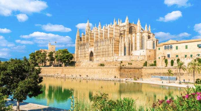 Fly to Mallorca with JetsGo Holidays