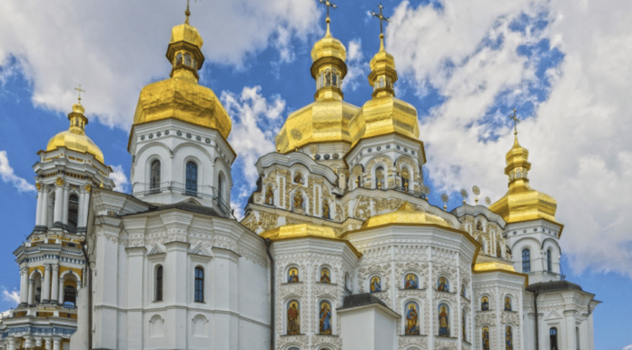 Celebrating Ukraine landmark for its golden ratio
